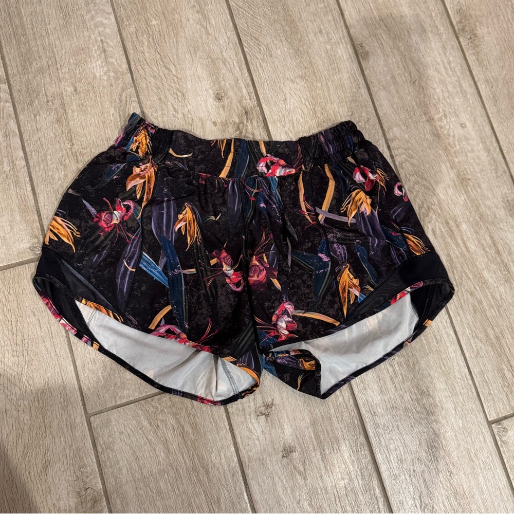 Lululemon Hotty Hot Lined Pull On Zip Pocket Mesh Athletic Shorts Veiled Floral